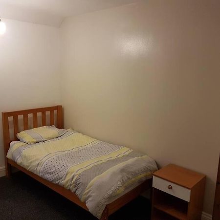 Two Bedroom Maisonette Close Towarwick Uni Ковентрі Екстер'єр фото