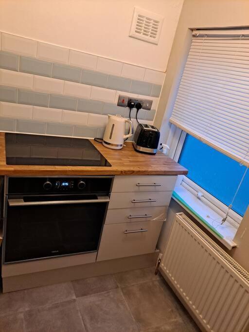 Two Bedroom Maisonette Close Towarwick Uni Ковентрі Екстер'єр фото
