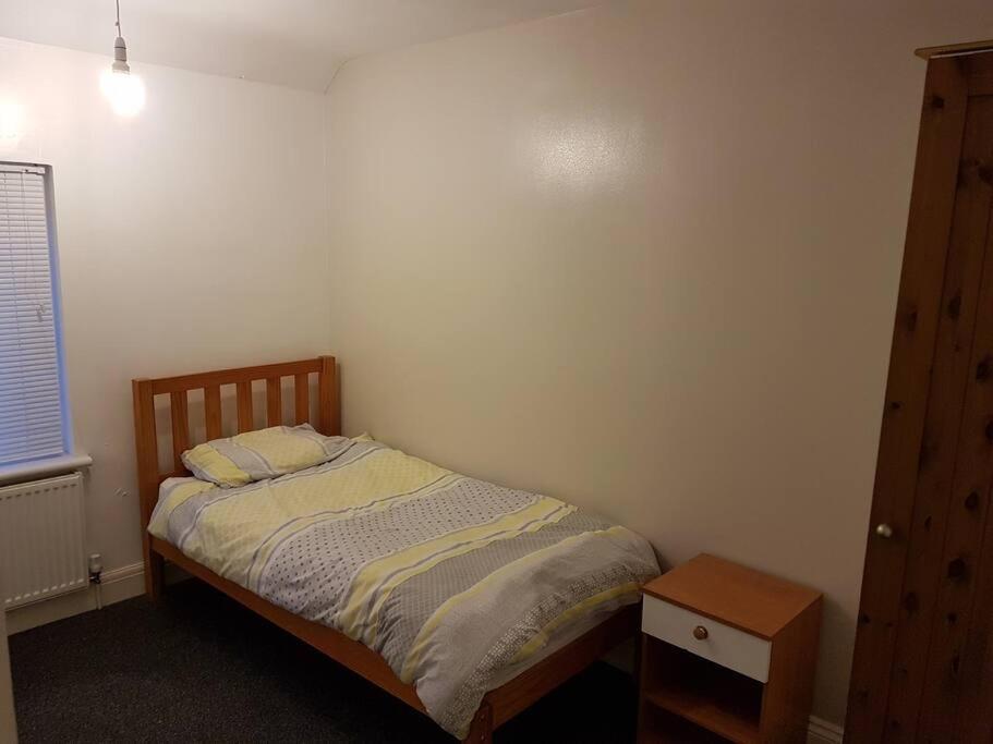 Two Bedroom Maisonette Close Towarwick Uni Ковентрі Екстер'єр фото