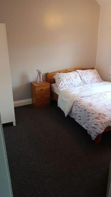 Two Bedroom Maisonette Close Towarwick Uni Ковентрі Екстер'єр фото
